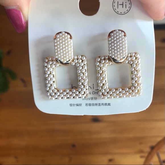 NWT white/cream square earrings - Picture 3 of 5